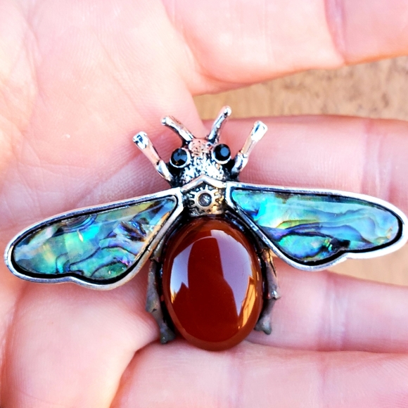 New Red Agate and Abalone Shell Bee Pin Brooch. - Picture 7 of 13